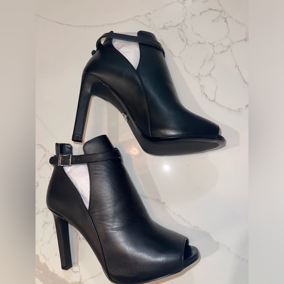 Michael Kors Elegant Black Women's Heeled Ankle Boots - Picture 7 of 11